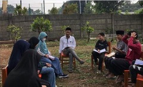 Kajian santri di halaman terbuka